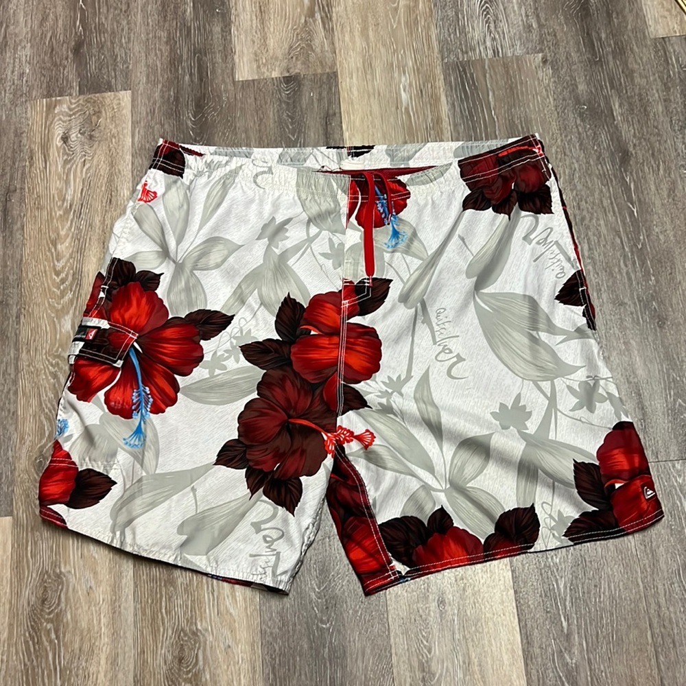 PreOwned Quicksilver XL Mens Drawstring Mesh Lined 3 Pocket Swimming Trunks